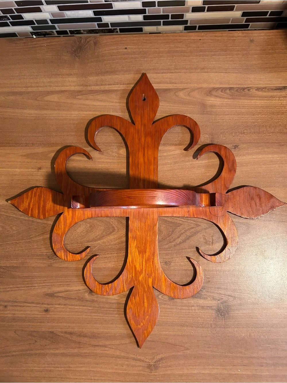 Vintage Decorative Wooden Fleur-de-Lis Wall Planter Accent in Warm Brown